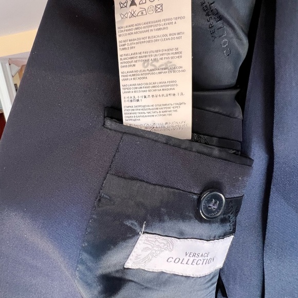 Versace Men’s blue suit, size 40 US (50 EU) - Picture 7 of 9
